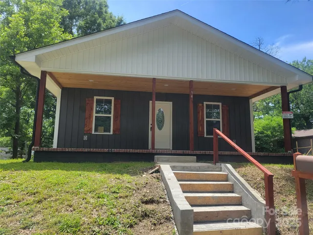 a front view of house with yard