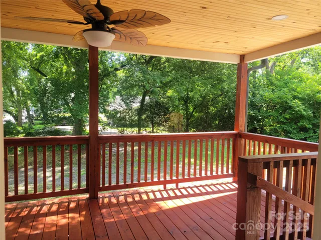a view of entryway with a front door