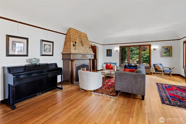 $1,950,000 | 16349 Maplewild Avenue Southwest, Burien, WA 98166