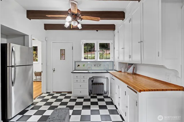 $1,950,000 | 16349 Maplewild Avenue Southwest, Burien, WA 98166