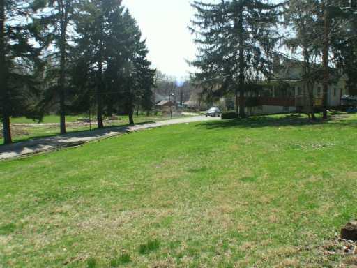 369 Sunset Road Pittsburgh, PA 15237 - Photo 2 of 8 Yard/Garden.
