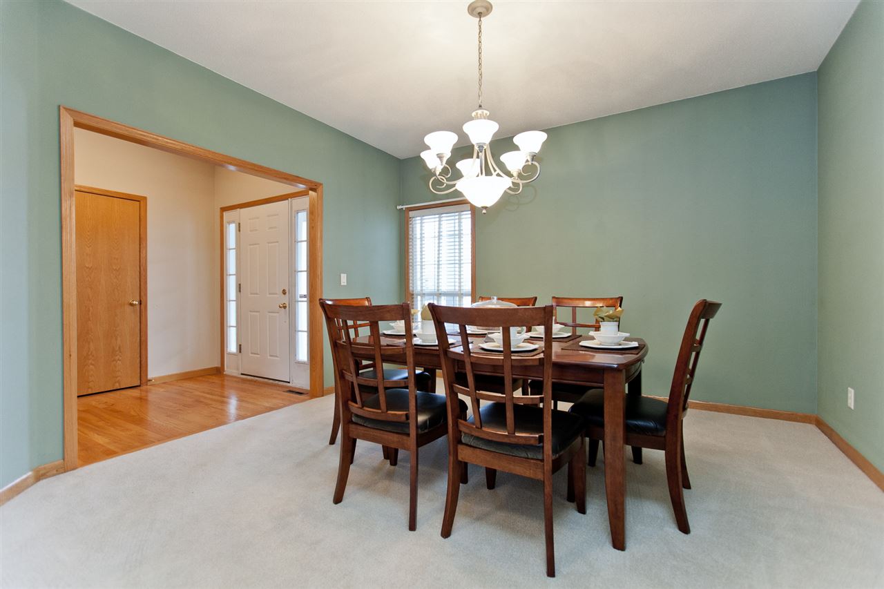2030 Newcastle Road Marion, IA 52302 - Photo 3 of 25 Gallery Image 3
