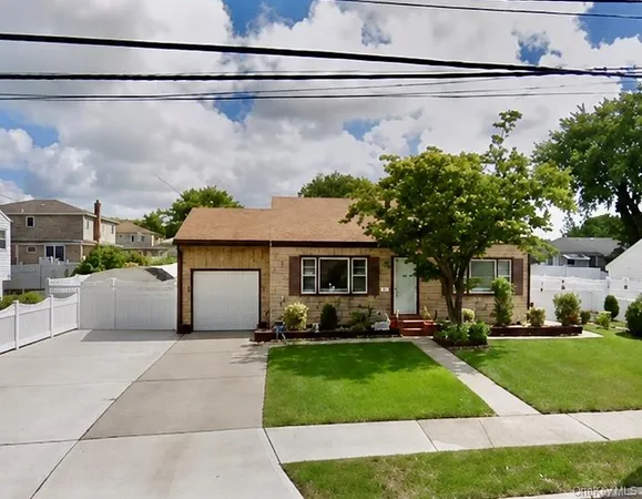 $679,990 | 452 North Monroe Avenue, Lindenhurst, NY 11757