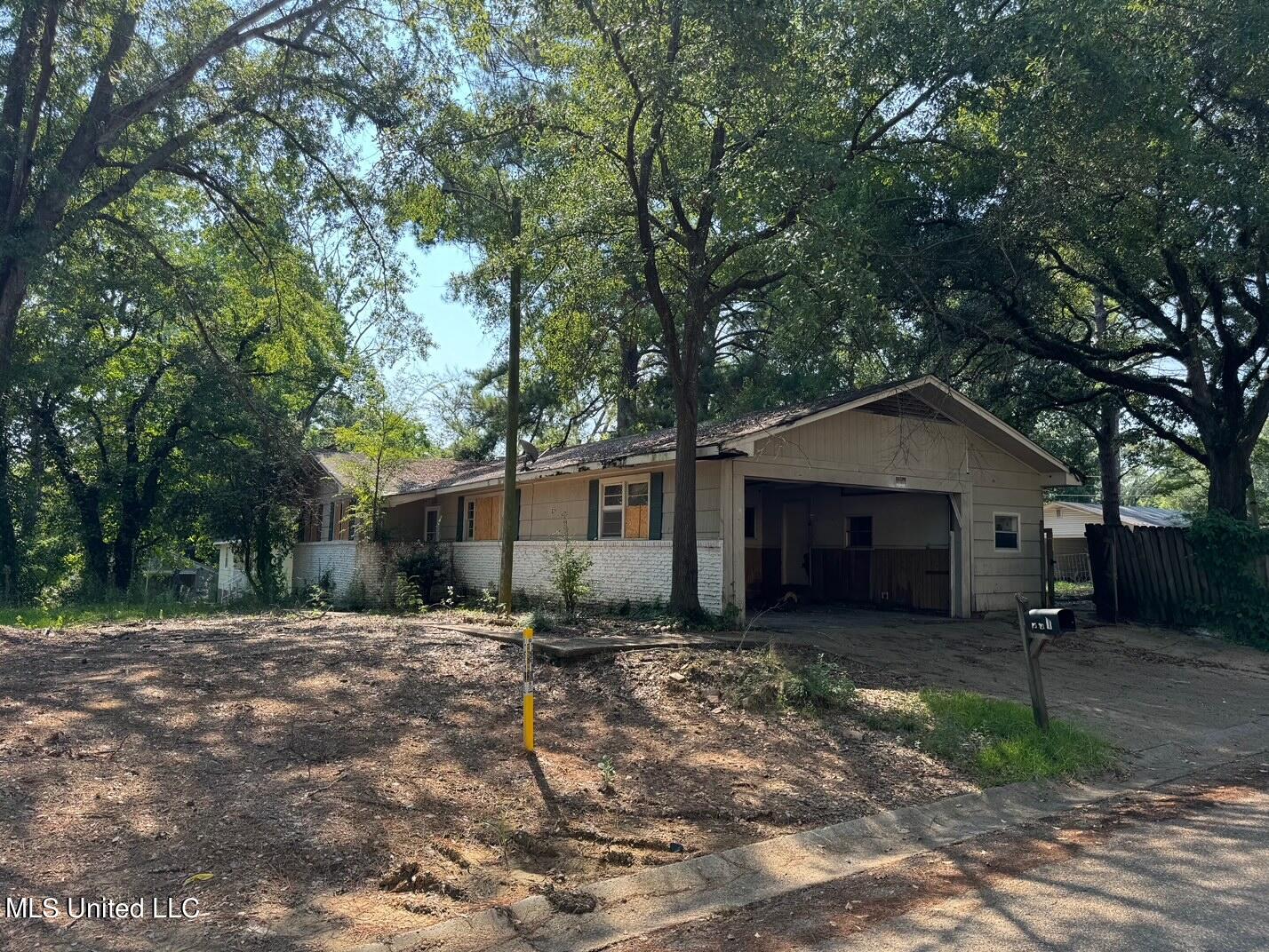 831 Raymond Road Jackson, MS 39204 - Photo 3 of 10 IMG_0896