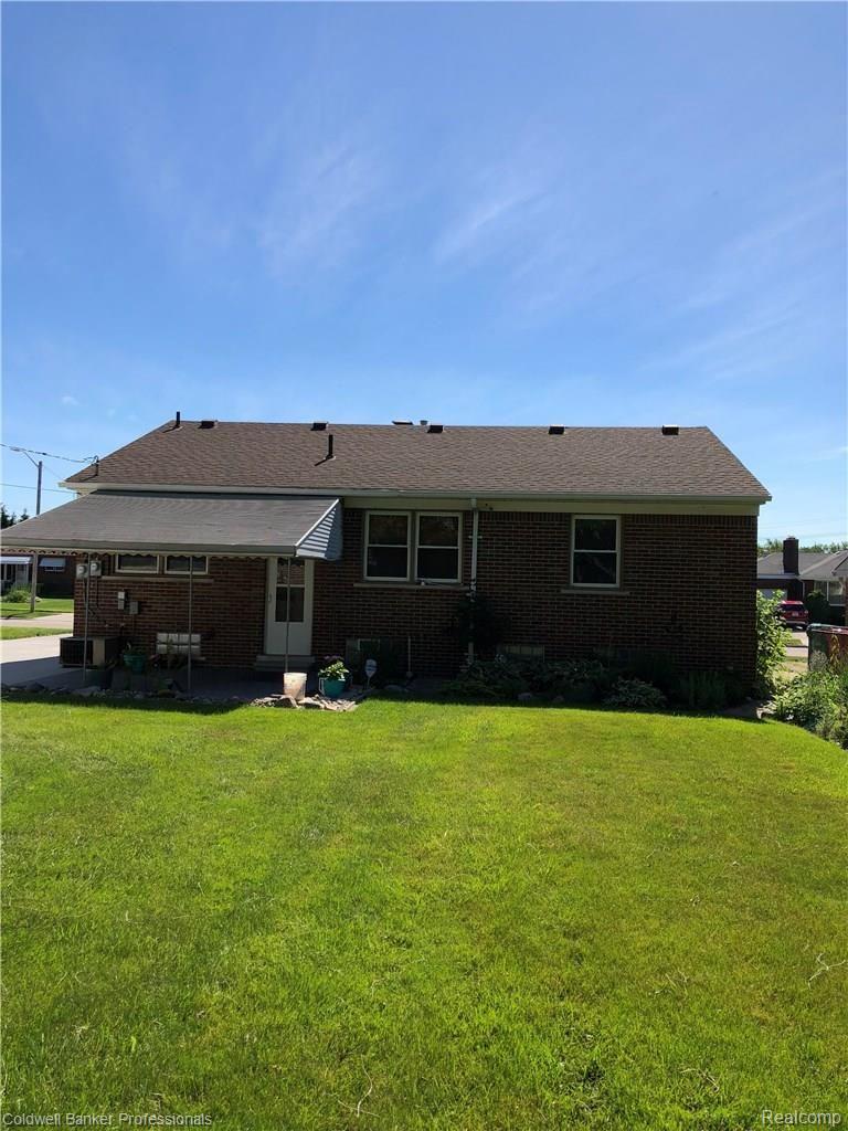 23765 Roxana Avenue Eastpointe, MI 48021 - Photo 5 of 24 IMG_2806.jpg