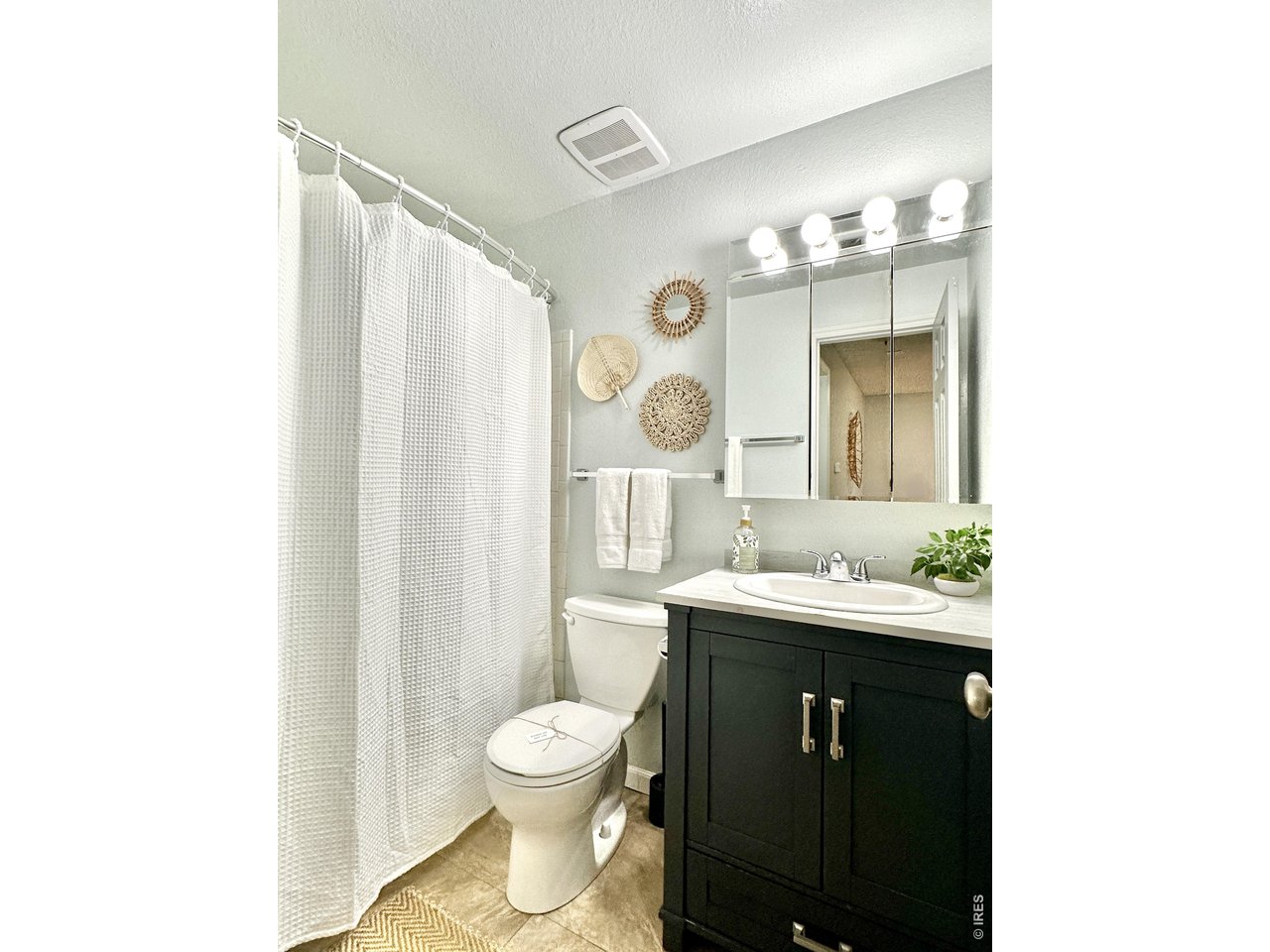 1705 Heatheridge Road, Unit 205 Fort Collins, CO 80526 - Photo 8 of 17 Full bathroom
