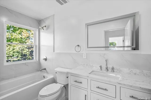 $1,438,000 | 23 Flower Lane, New Hyde Park, NY 11040