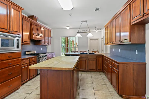 $920,000 | 2907 La Highway, St. Francisville, LA 70775