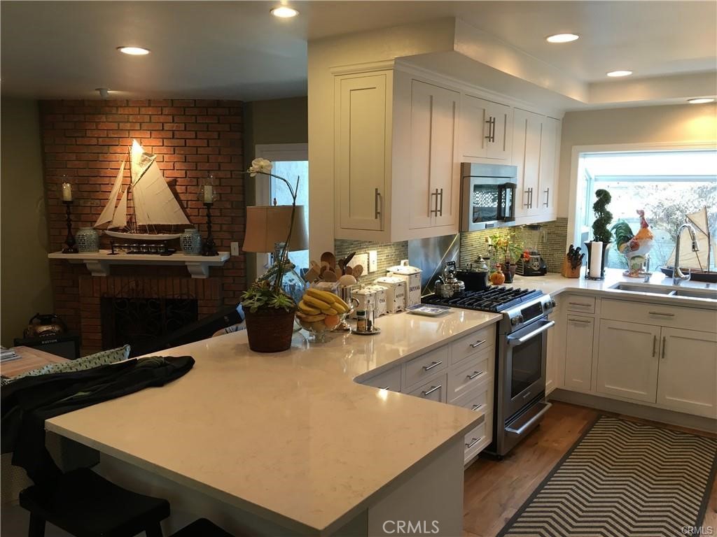 16 Goldstone Irvine, CA 92614 - Photo 4 of 14 Kitchen seating bar w/Quartz Slab countertops
