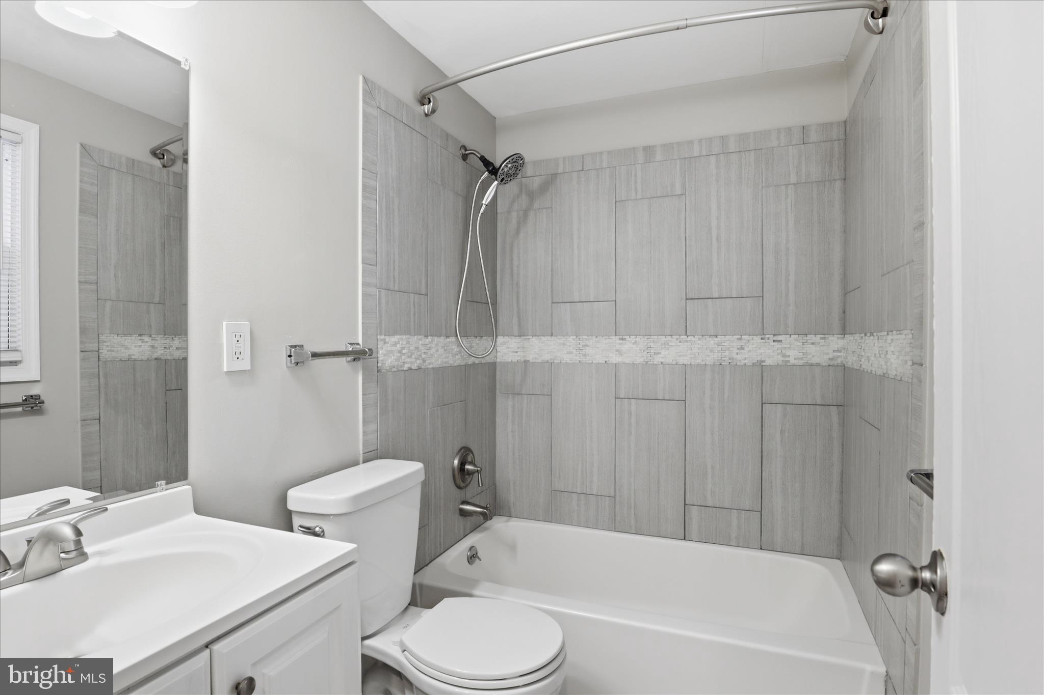 5242 Sands Road Lothian, MD 20711 - Photo 15 of 29 Full Bathroom