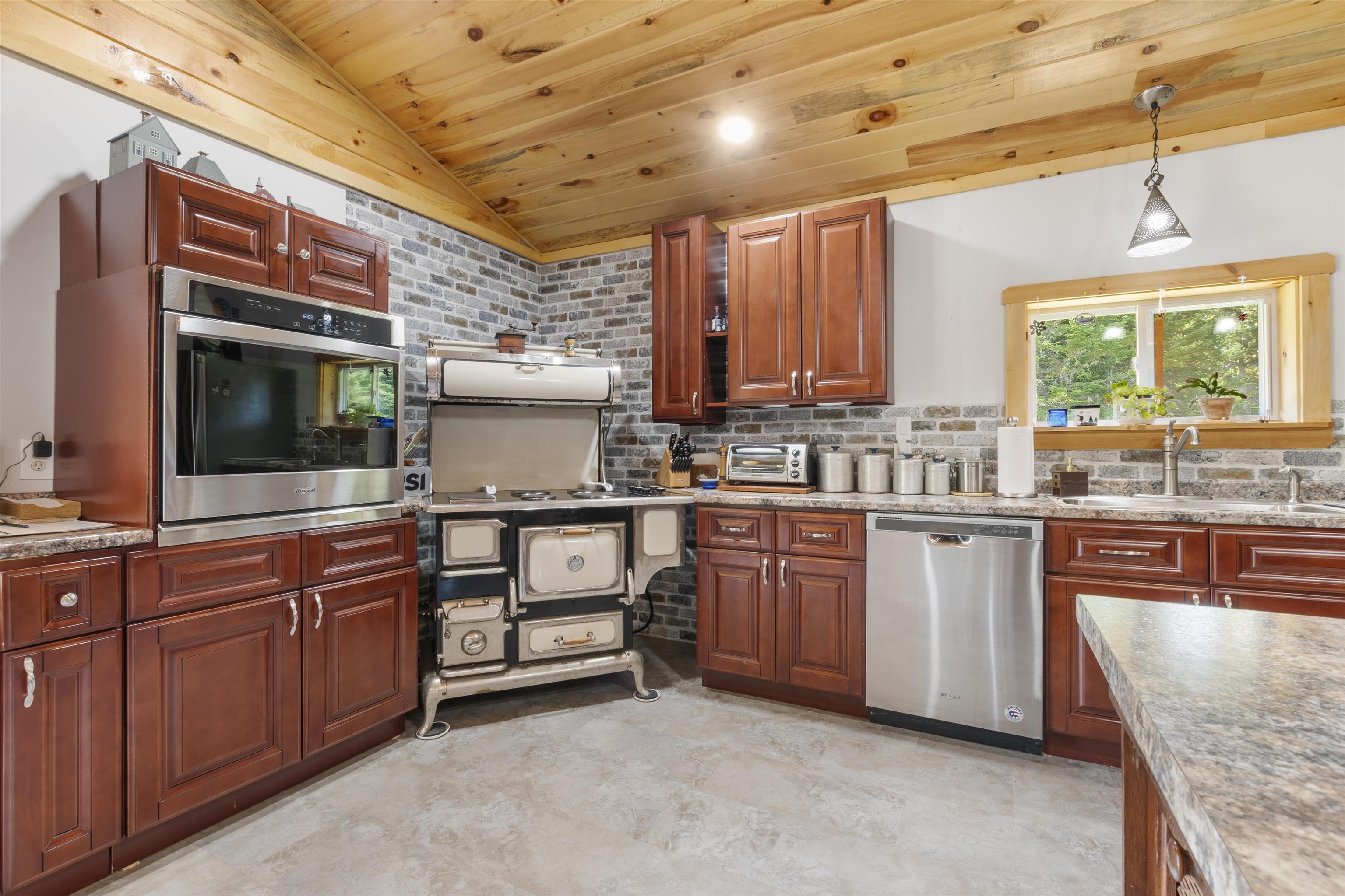 6026 Highway 114 Canaan, VT 05903 - Photo 24 of 37