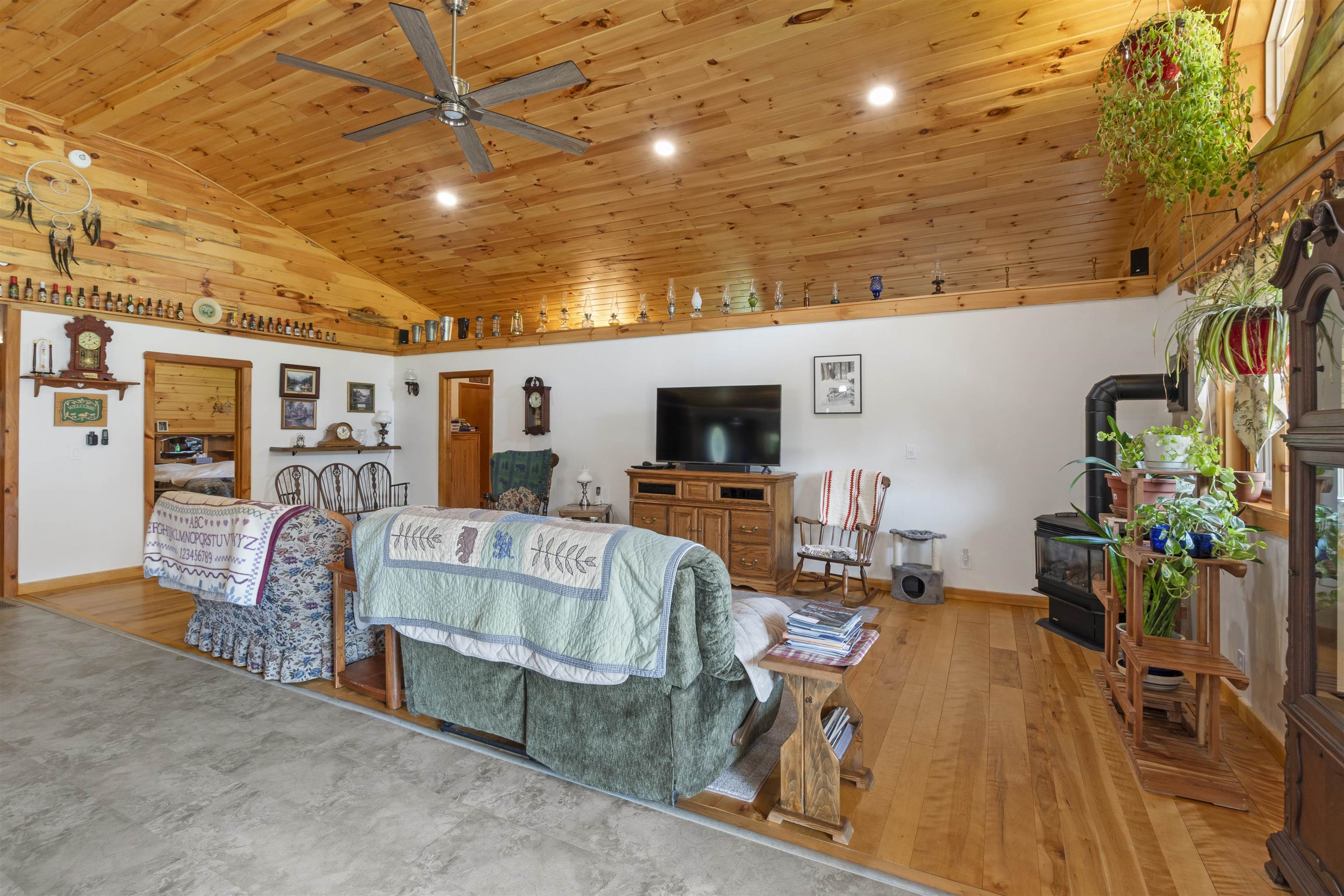 6026 Highway 114 Canaan, VT 05903 - Photo 8 of 37