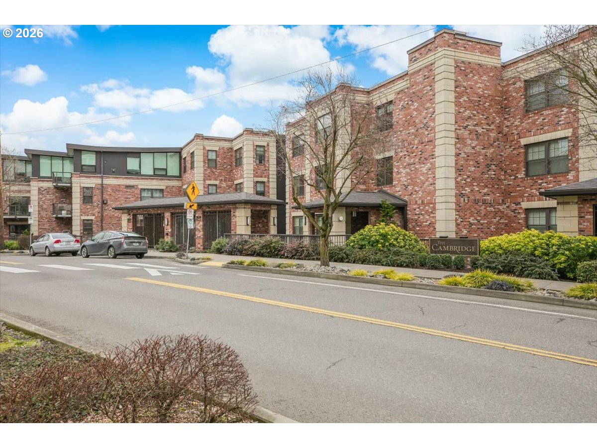 2454 Northwest Westover Road, Unit 102 Portland, OR 97210 - Photo 1 of 32