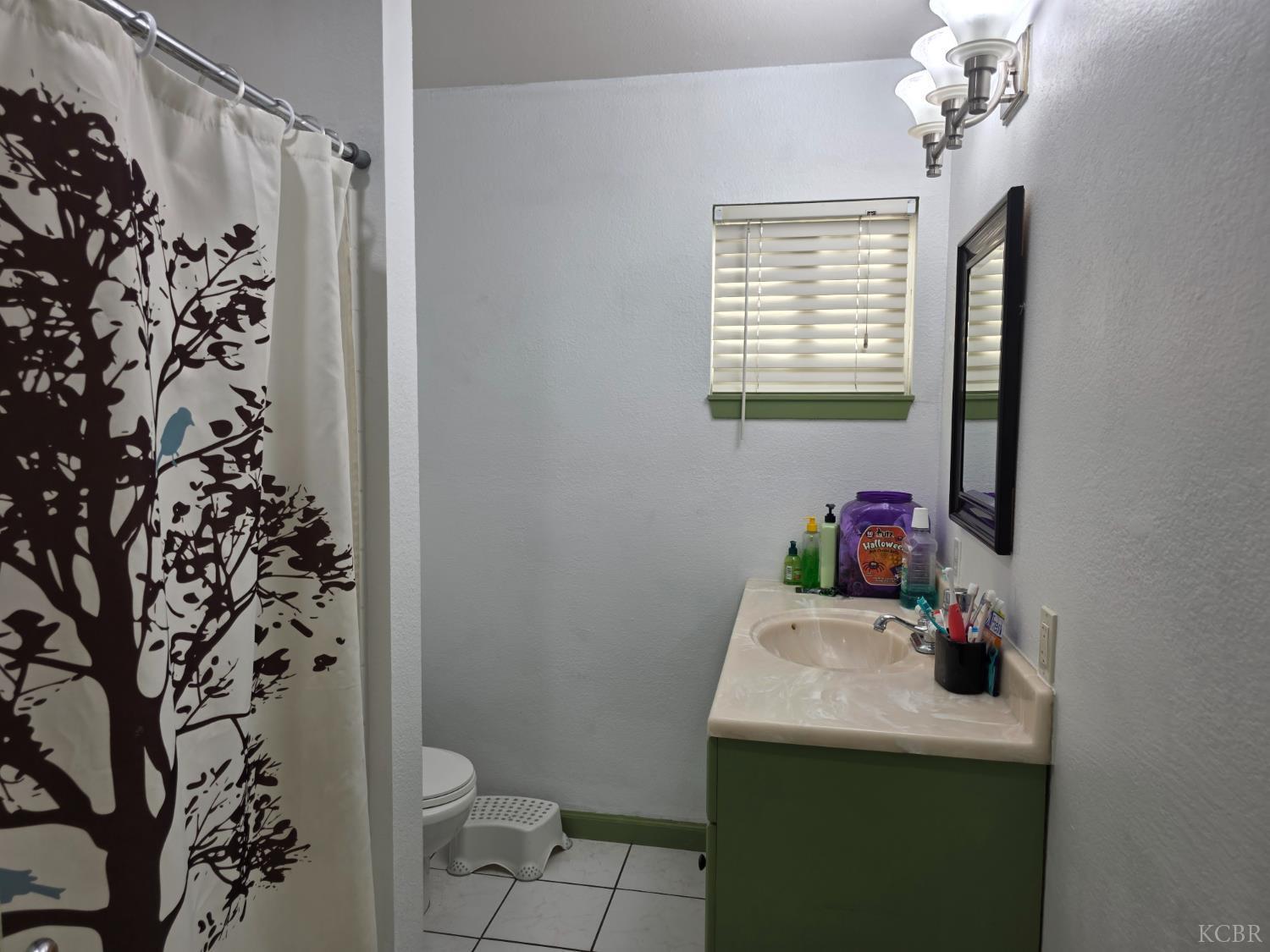 275 Ida Way Hanford, CA 93230 - Photo 11 of 21 a bathroom with a sink toilet and shower