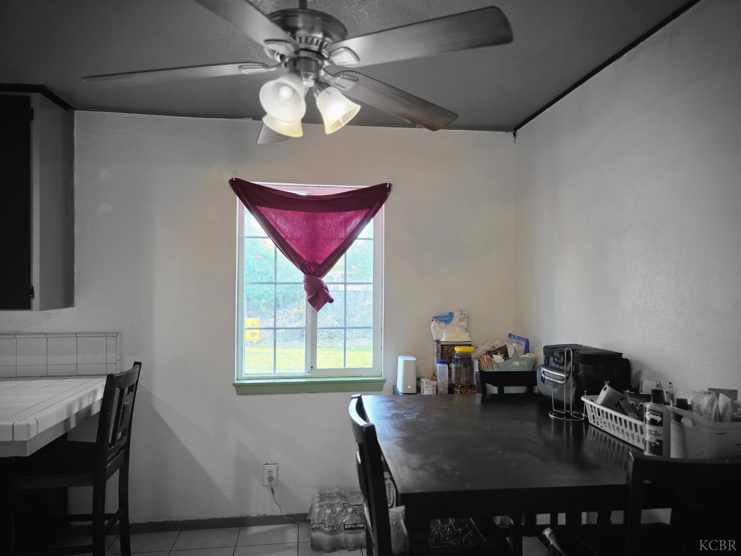 275 Ida Way Hanford, CA 93230 - Photo 4 of 21 a view of a dining room with furniture
