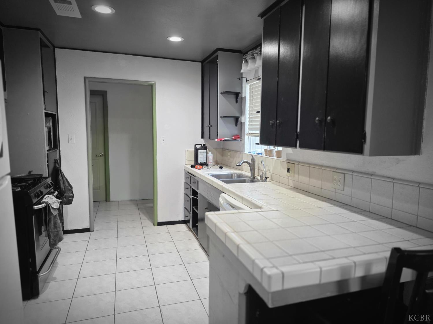 275 Ida Way Hanford, CA 93230 - Photo 6 of 21 a kitchen with a sink stove and cabinets