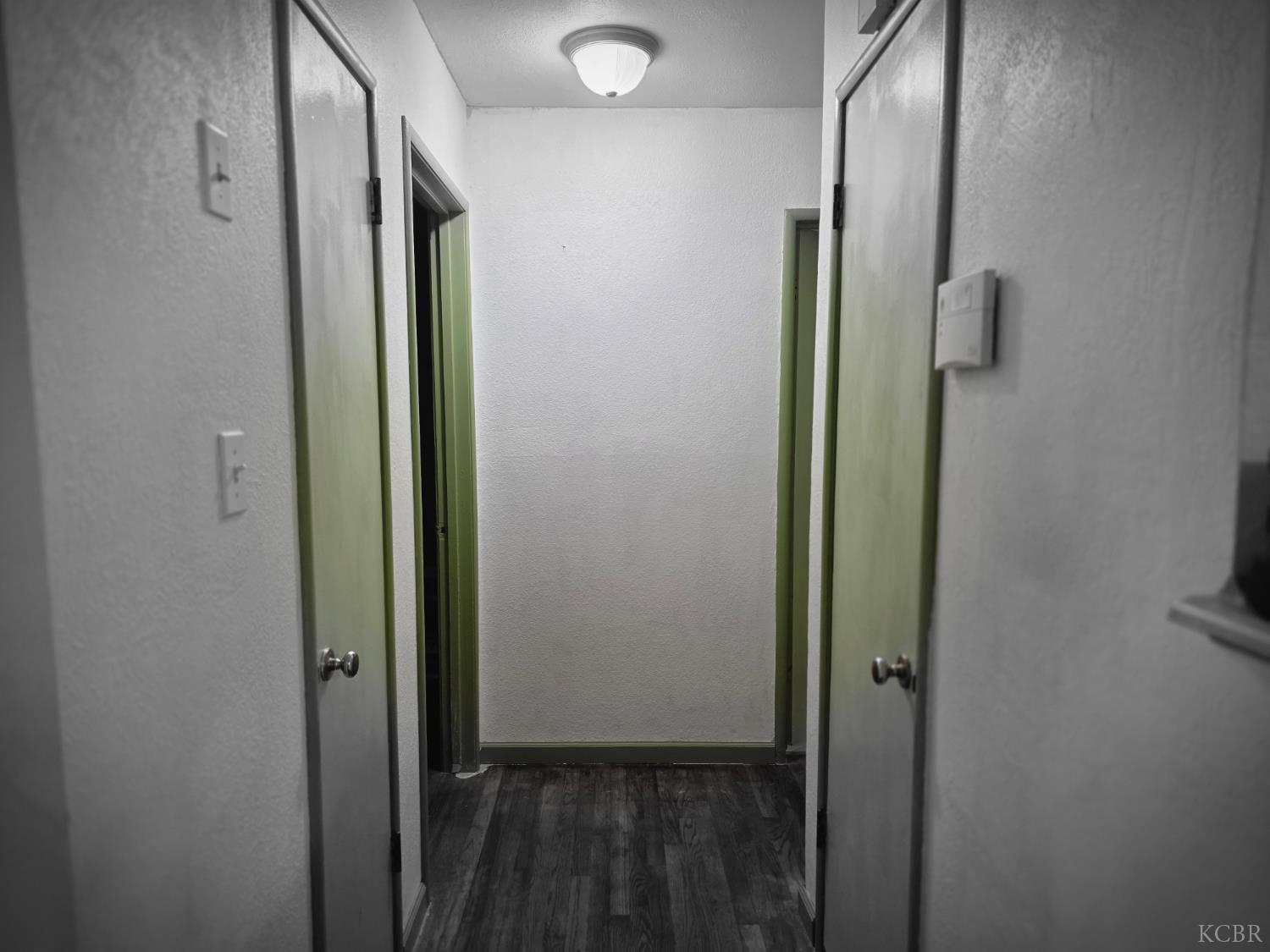 275 Ida Way Hanford, CA 93230 - Photo 8 of 21 a bathroom with a mirror and a shower