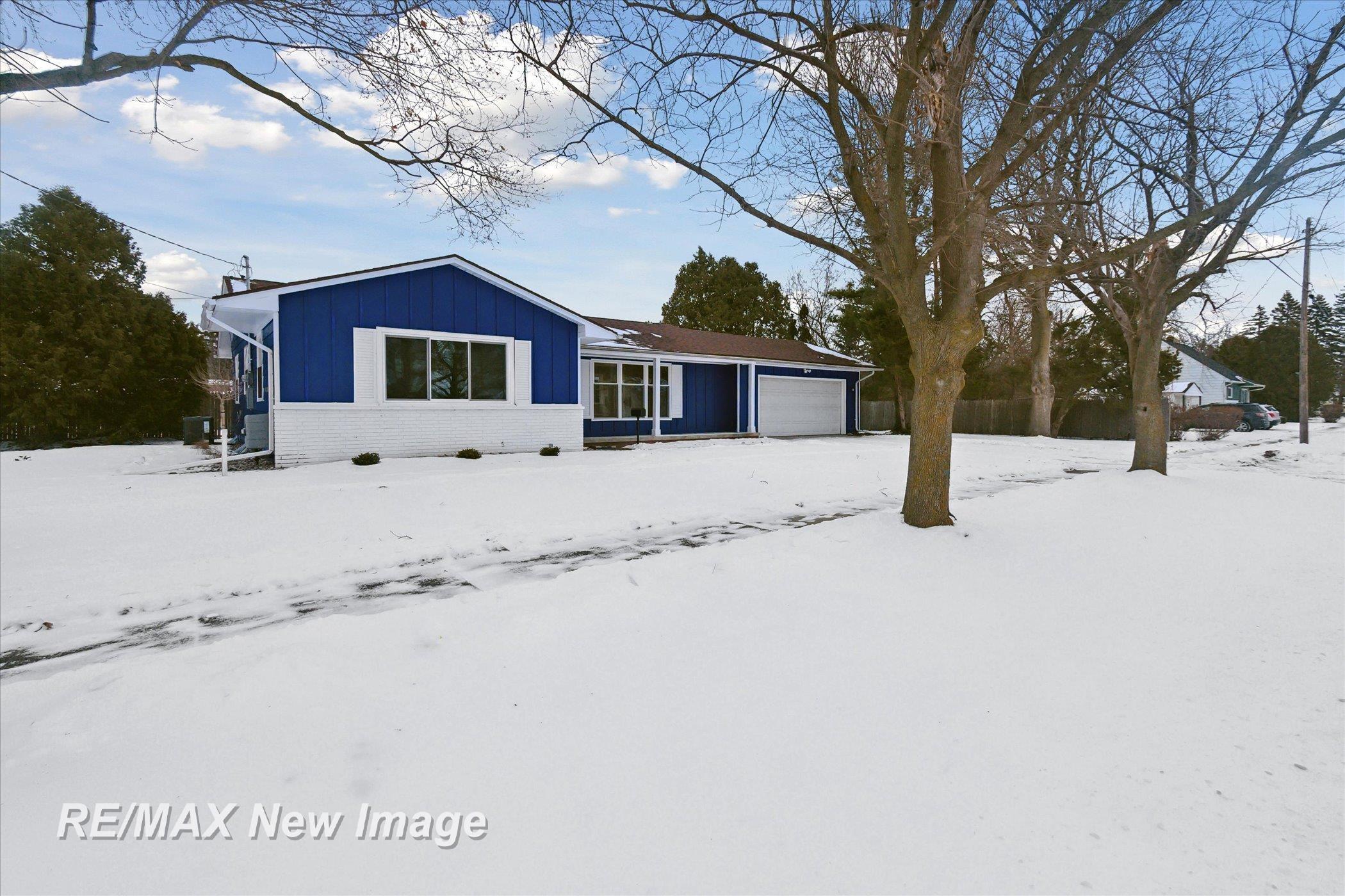580 Rustic Road Saginaw, MI 48604 - Photo 3 of 34 50165011-e088ea87-02ec-48f6-88da-e87c60196dfc.JPG