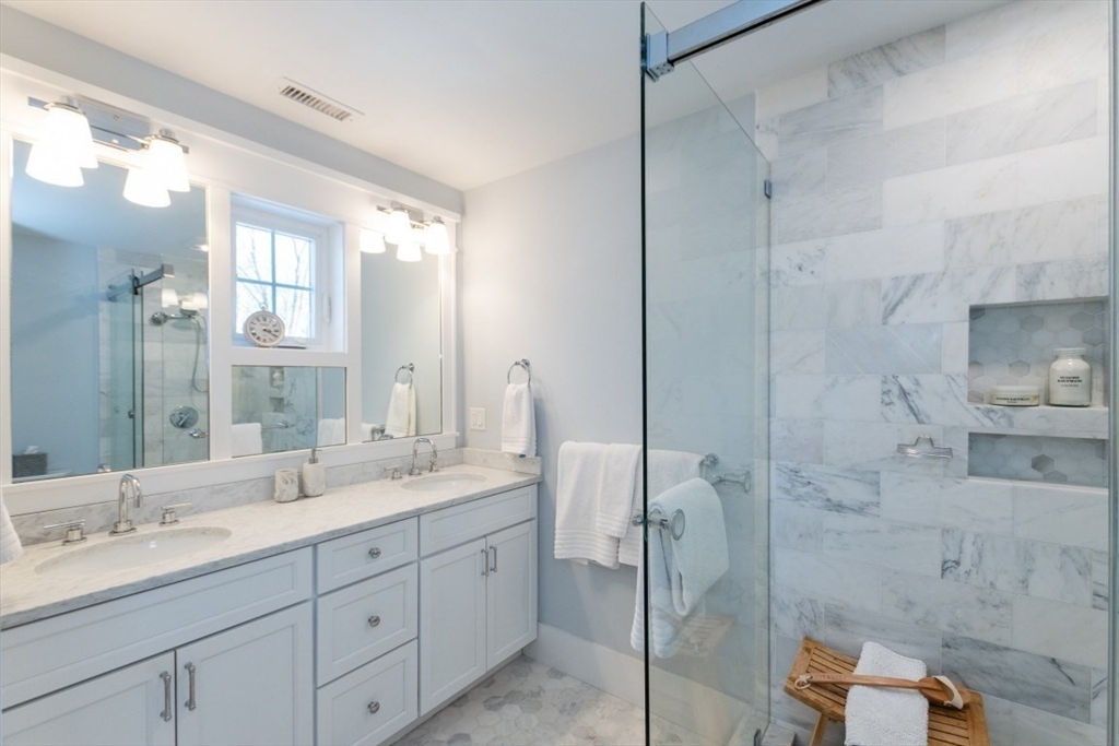 401 Albemarle Road, Unit 2 Newton, MA 02460 - Photo 16 of 41 Gallery Image 16