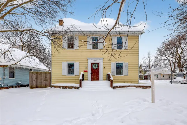$339,900 | 1024 Chatham Street Northwest, Grand Rapids, MI 49504