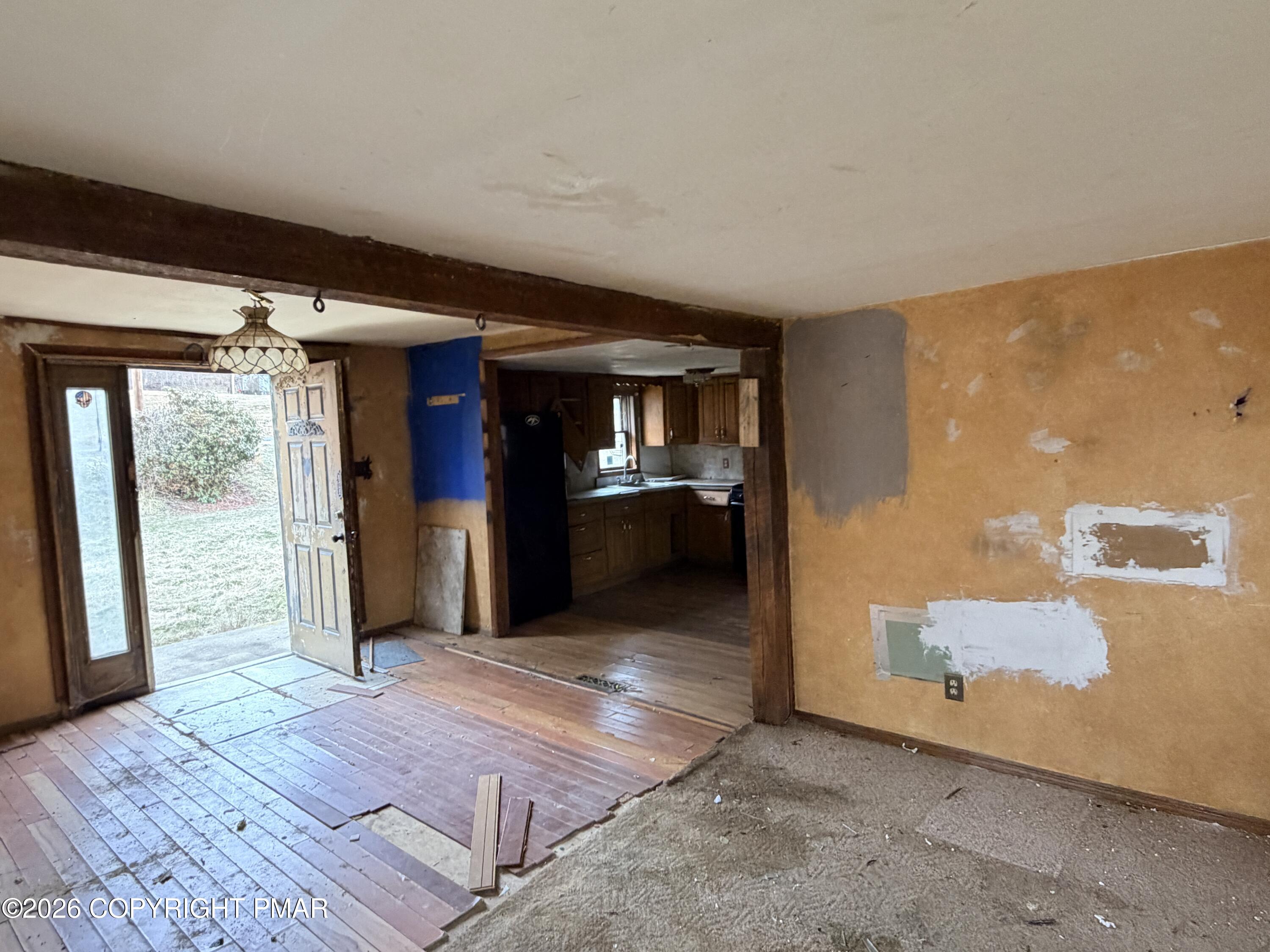260 Creek Road Wapwallopen, PA 18660 - Photo 13 of 113 Dinning area living room