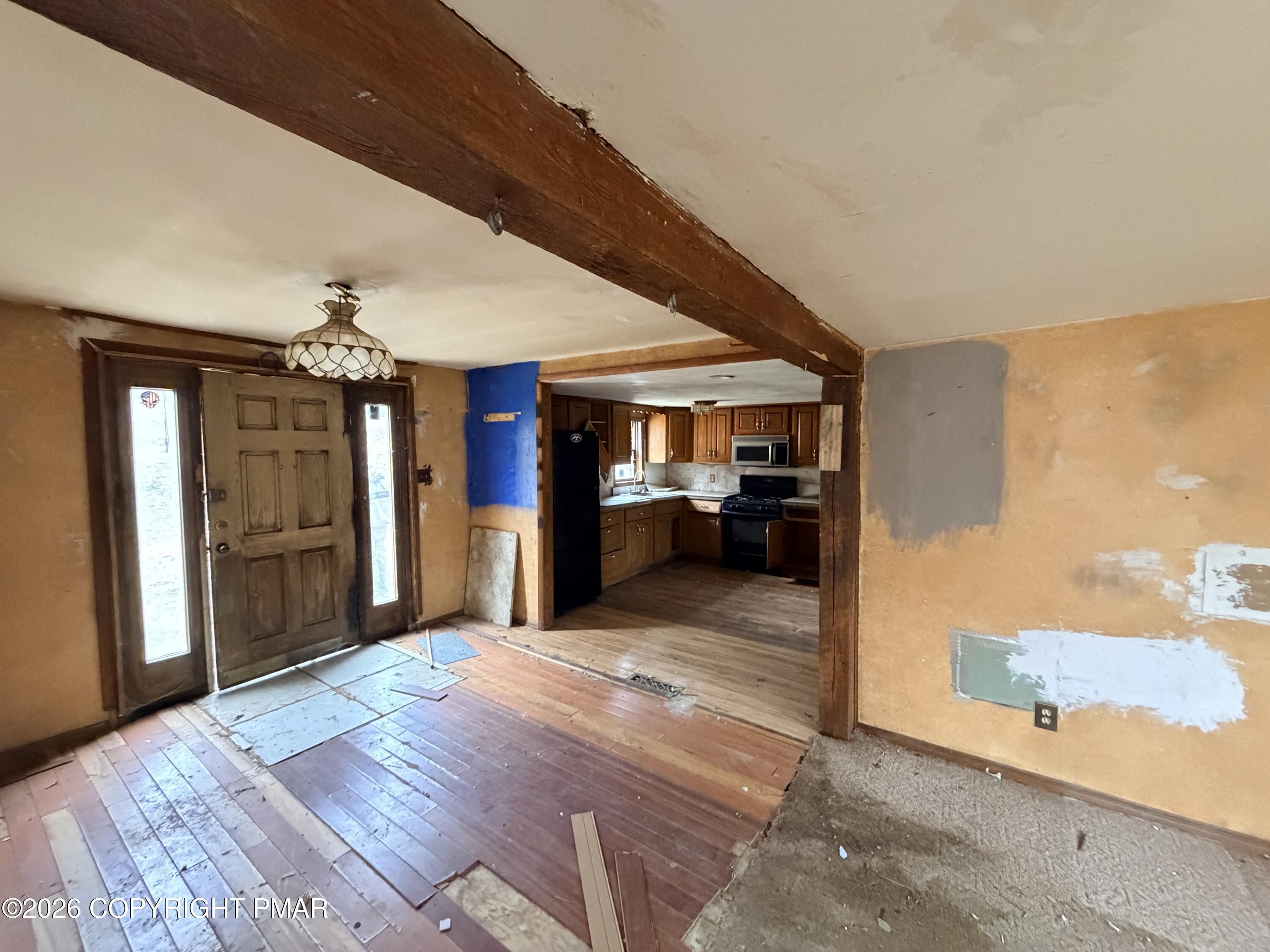 260 Creek Road Wapwallopen, PA 18660 - Photo 14 of 113 Living room