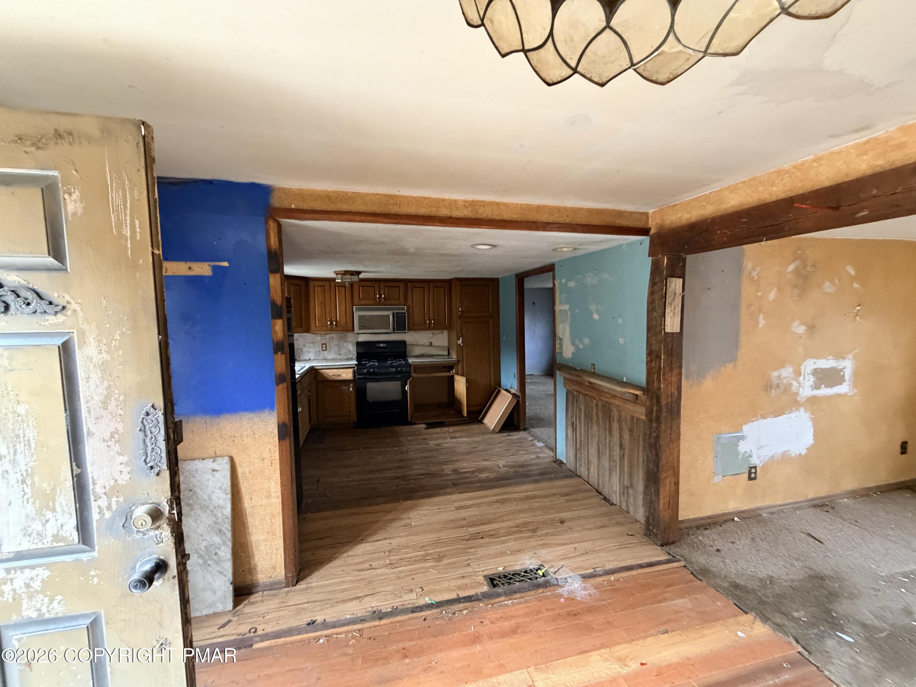 260 Creek Road Wapwallopen, PA 18660 - Photo 17 of 113 kiving room to kitchen