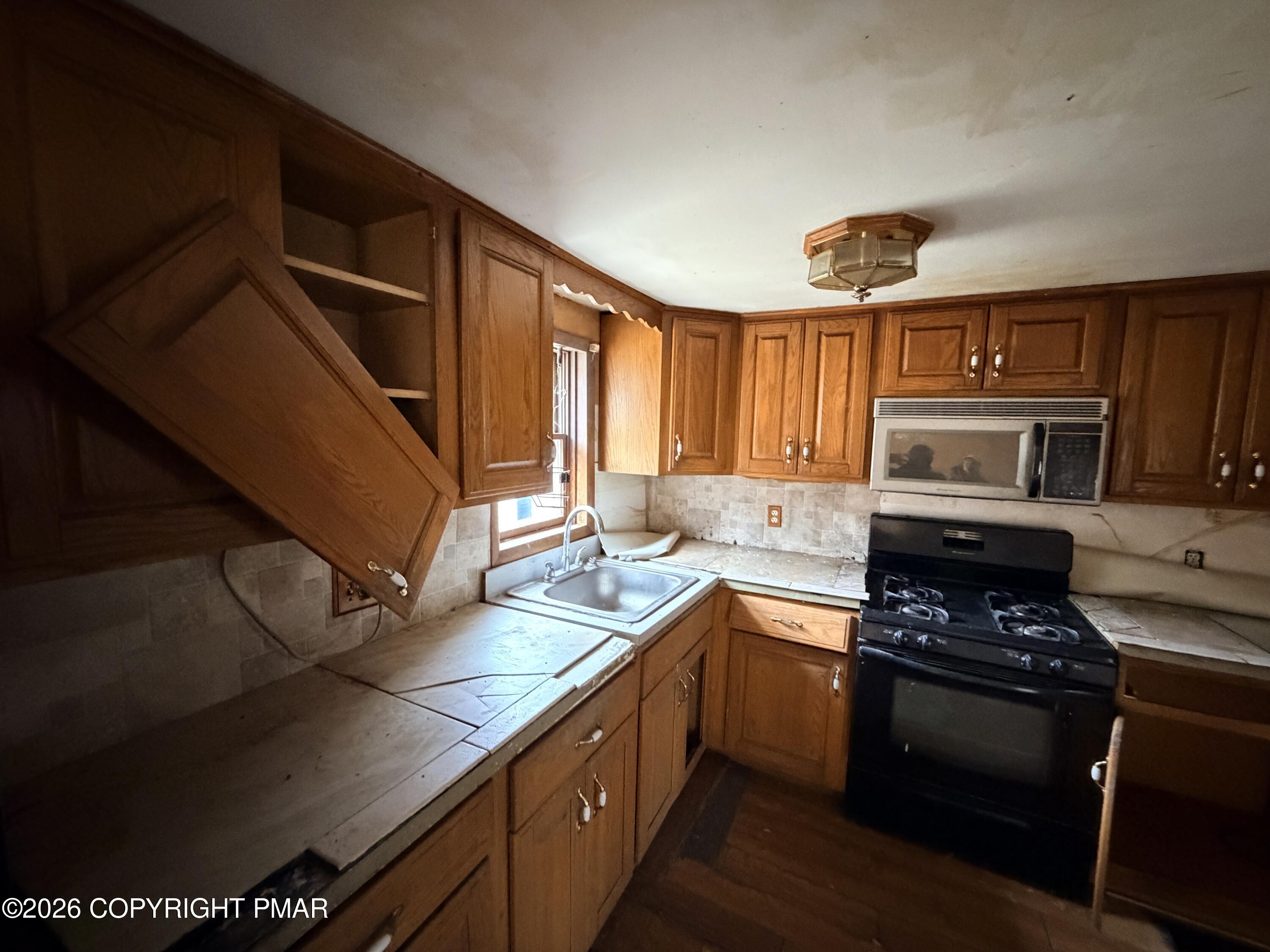 260 Creek Road Wapwallopen, PA 18660 - Photo 18 of 113 Cabinets and counter tops