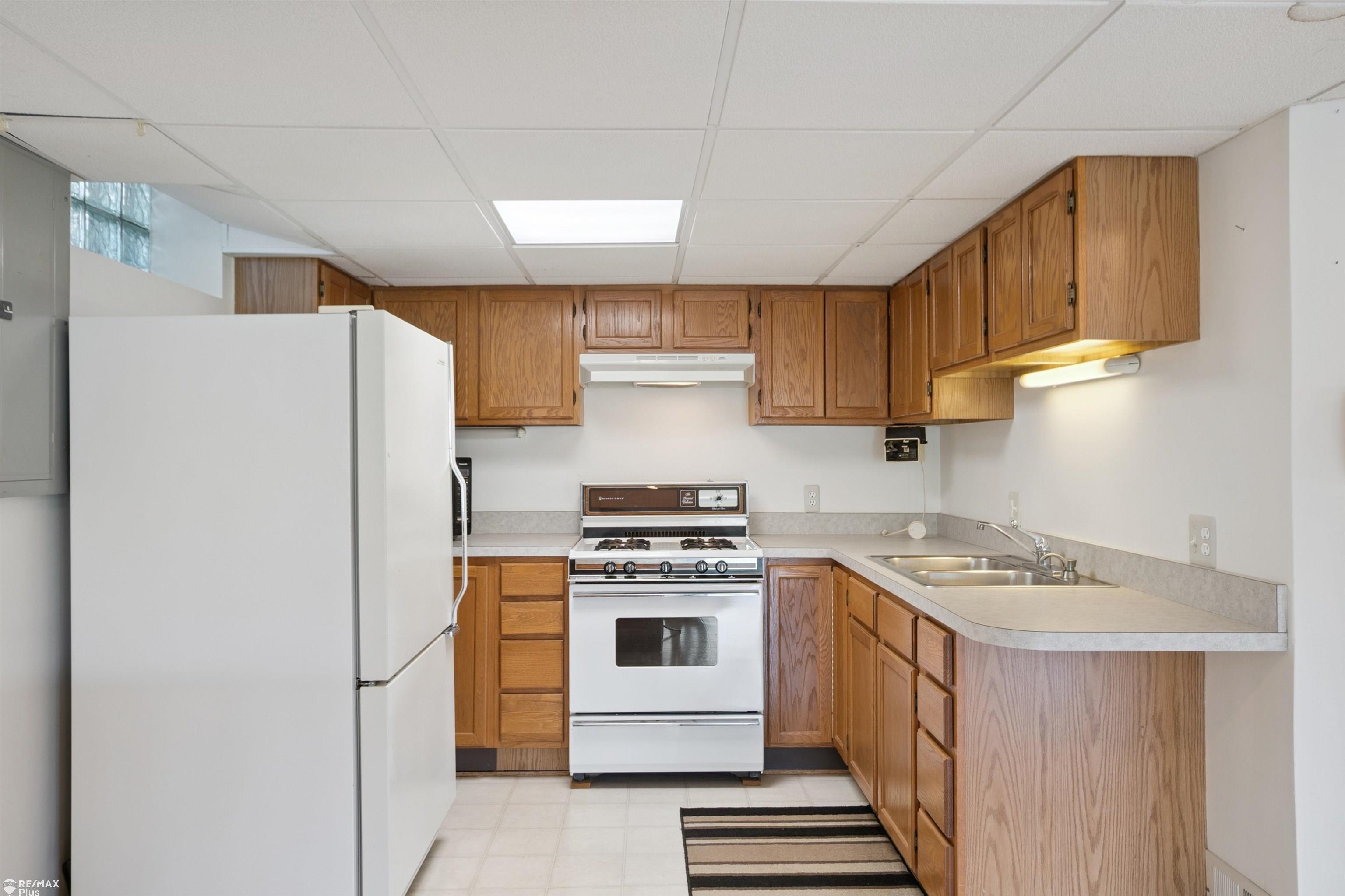 1671 South Shore Drive Rochester Hills, MI 48307 - Photo 38 of 77
