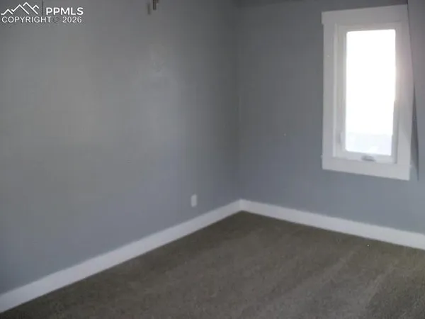 a view of empty room with window