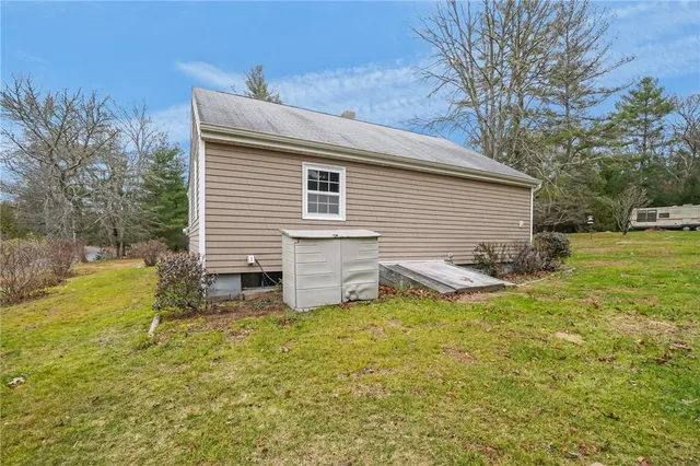 $375,000 | 86 Laurel Lane, South Kingstown, RI 02892