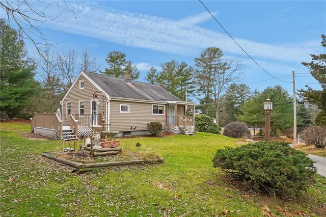 $375,000 | 86 Laurel Lane, South Kingstown, RI 02892