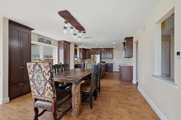 $995,000 | 519 Kiowa Drive West, Lake Kiowa, TX 76240