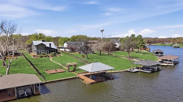 $995,000 | 519 Kiowa Drive West, Lake Kiowa, TX 76240