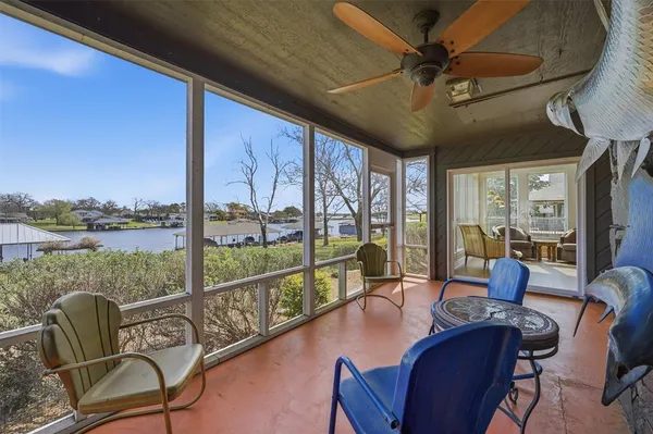 $995,000 | 519 Kiowa Drive West, Lake Kiowa, TX 76240