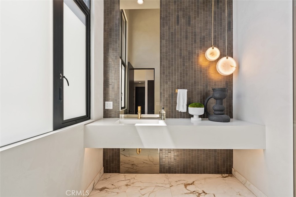 3121 Old Topanga Canyon Road Calabasas, CA 91302 - Photo 22 of 75 a view of living room with furniture and lamp