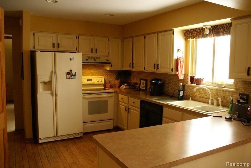 1990 Fair Oak Drive Rochester, MI 48309 - Photo 8 of 23 Kitchen Nook