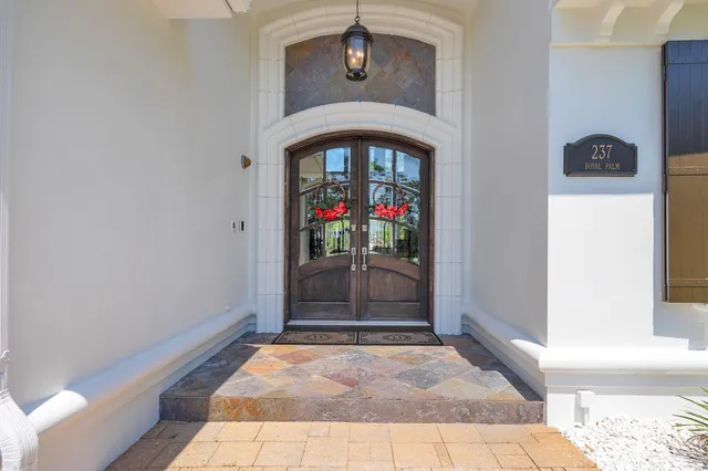 a view of entryway with a front door