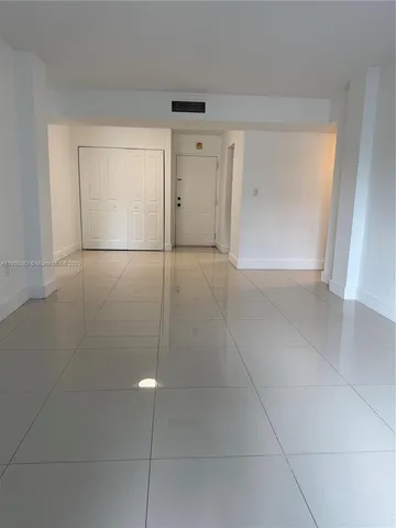 $2,300 | 9460 Fontainebleau Boulevard, Unit 331, Miami, FL 33172