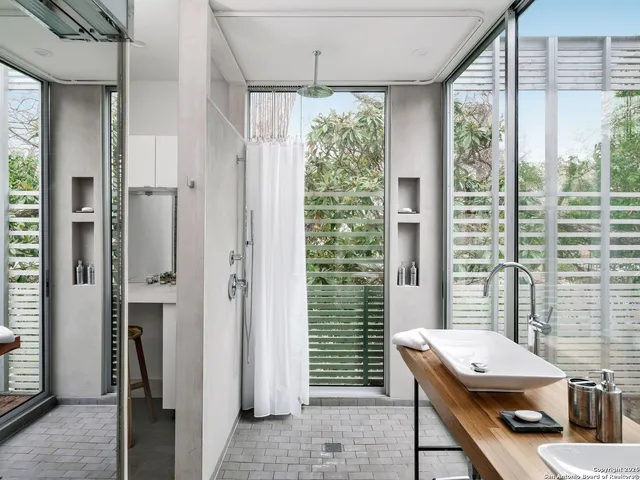 $8,500 | 215 Beauregard Street, San Antonio, TX 78204