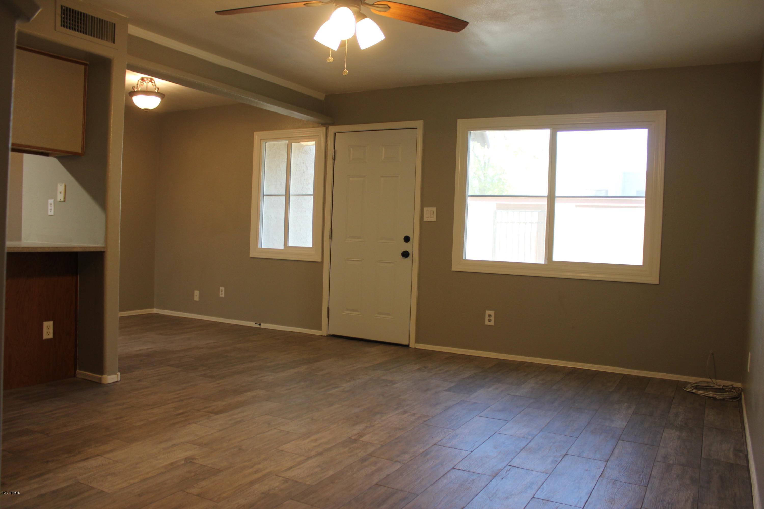 600 South Dobson Road, Unit 194 Mesa, AZ 85202 - Photo 19 of 28 Great room look to front patio area