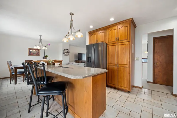 $329,900 | 5909 West Ridgecrest Circle, Peoria, IL 61615