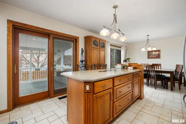 $329,900 | 5909 West Ridgecrest Circle, Peoria, IL 61615