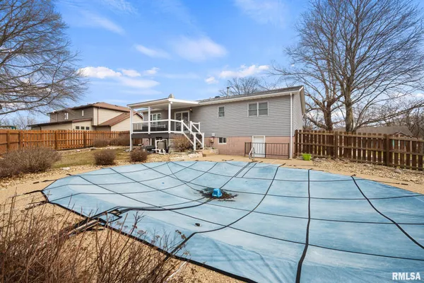 $329,900 | 5909 West Ridgecrest Circle, Peoria, IL 61615