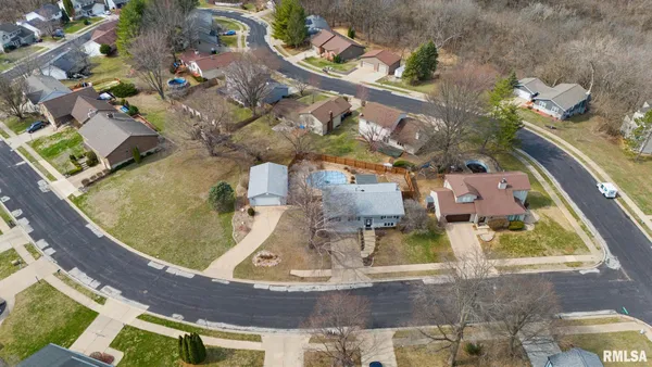 $329,900 | 5909 West Ridgecrest Circle, Peoria, IL 61615