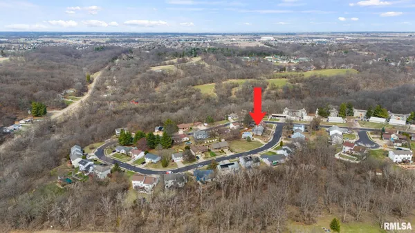 $329,900 | 5909 West Ridgecrest Circle, Peoria, IL 61615