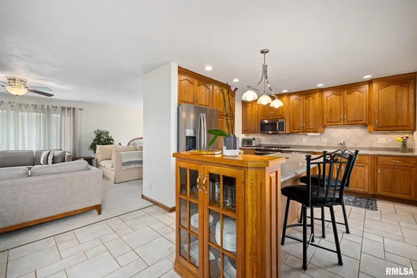 $329,900 | 5909 West Ridgecrest Circle, Peoria, IL 61615