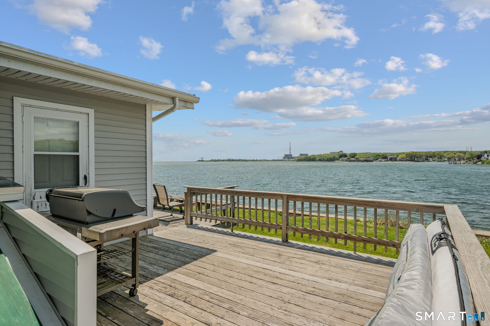 210 Shore Road Waterford, CT 06385 - Photo 4 of 26