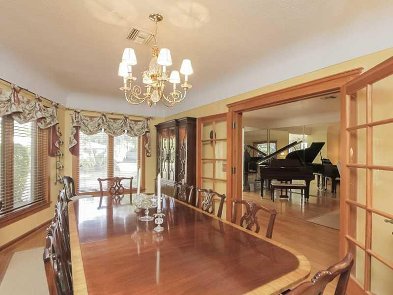 16 Minnetonka Road Sea Ranch Lakes, FL 33308 - Photo 7 of 35 Dining Room