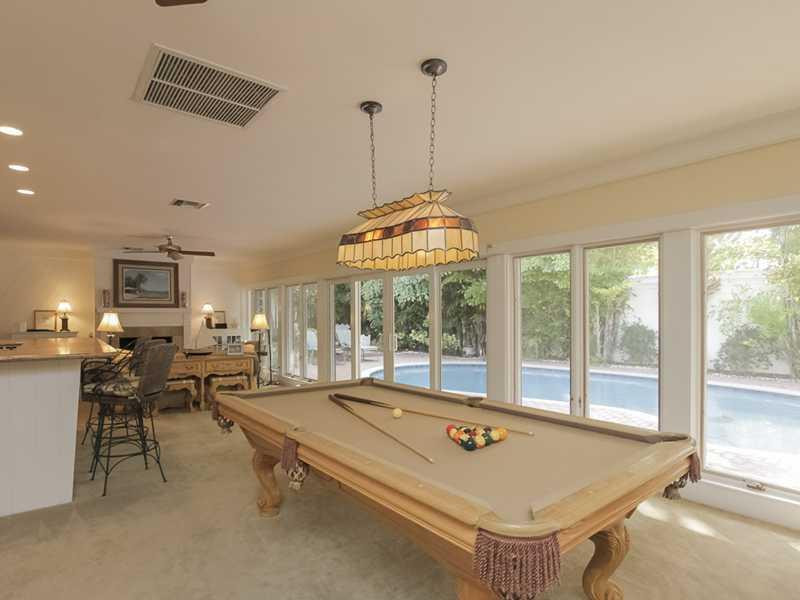 16 Minnetonka Road Sea Ranch Lakes, FL 33308 - Photo 8 of 35 Family/Great Room